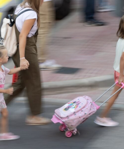 Más Madrid propone una prestación universal para la crianza de hasta 200 euros por hijo