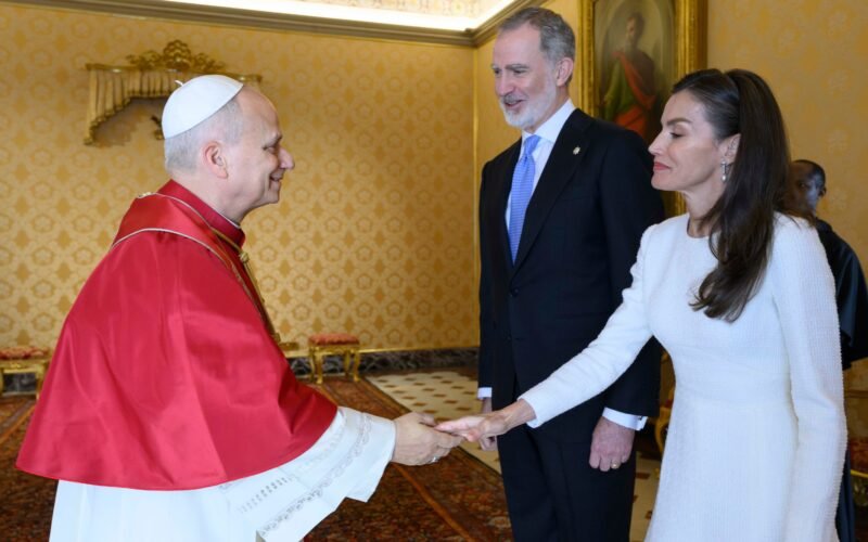 El papa León XIV recibe en el Vaticano a los Reyes tres meses antes de su visita a España