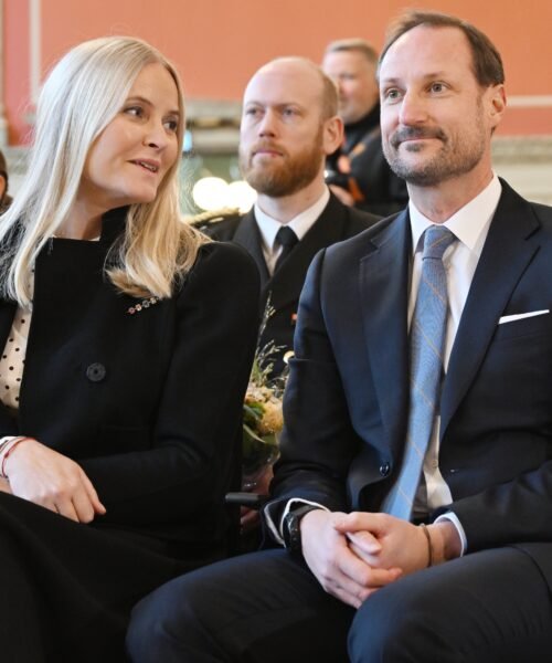 La princesa Mette-Marit de Noruega asegura que Epstein la engañó y manipuló: “Corté el contacto porque me di cuenta de que era un tipo malo”