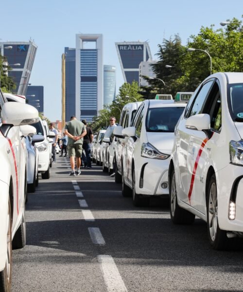 Un hombre secuestra a un taxista a punta de pistola en Madrid para que lo lleve a un pueblo de Burgos