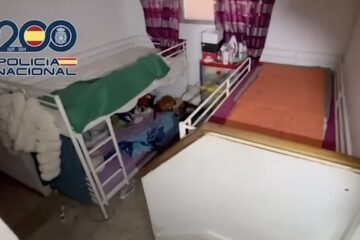 Una alarma en el sótano ordenaba a las mujeres prostituidas en un chalet de Madrid cuándo hacer el ‘paseíllo’ a sus clientes