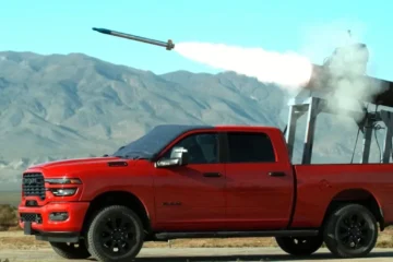 Una empresa de EE. UU. lanza un misil a 2.500 km/h desde una pick-up