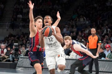 El Real Madrid de los finales inexplicables se vuelve a disparar en el pie ante el Baskonia y se aleja del liderato