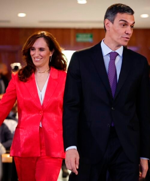 Los españoles le ponen la nota más baja a la Sanidad de toda la historia mientras Sánchez presume de que es «el termómetro democrático»