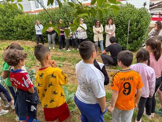 Huertos escolares de Zahínos y Oliva de la Frontera se abren ante la comunidad educativa