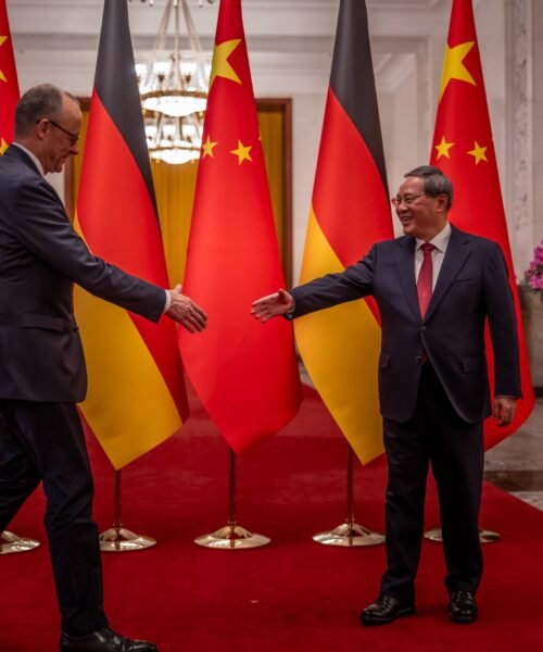 China aprovecha el desprestigio de EE UU para mejorar su imagen internacional