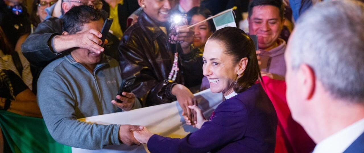 Claudia Sheinbaum llega a Barcelona en su primera visita a Europa como presidenta de México