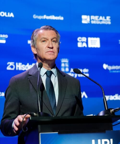 Feijóo acusa al Gobierno de “traicionar los pilares básicos del europeísmo” con la regularización de inmigrantes