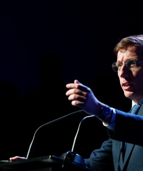 Almeida, a las líderes de la oposición: “No tienen la dignidad ni la altura moral para sostener la mirada a María Corina Machado”