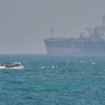 Última hora de la guerra de Estados Unidos e Israel contra Irán, en directo | Irán dispara contra un buque de carga cerca de Ormuz pese a la prórroga del alto el fuego anunciada por EE UU