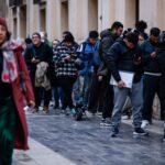 El Gobierno ayudará a los inmigrantes a certificar que carecen de antecedentes penales para que la regularización sea masiva