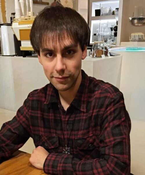 Alex Manzano Salas regresa con una novela vibrante que mezcla misterio, terror y aventura juvenil