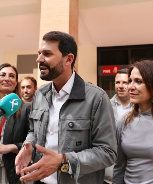 El líder del PSOE en Cáceres gana las primarias socialistas en Extremadura