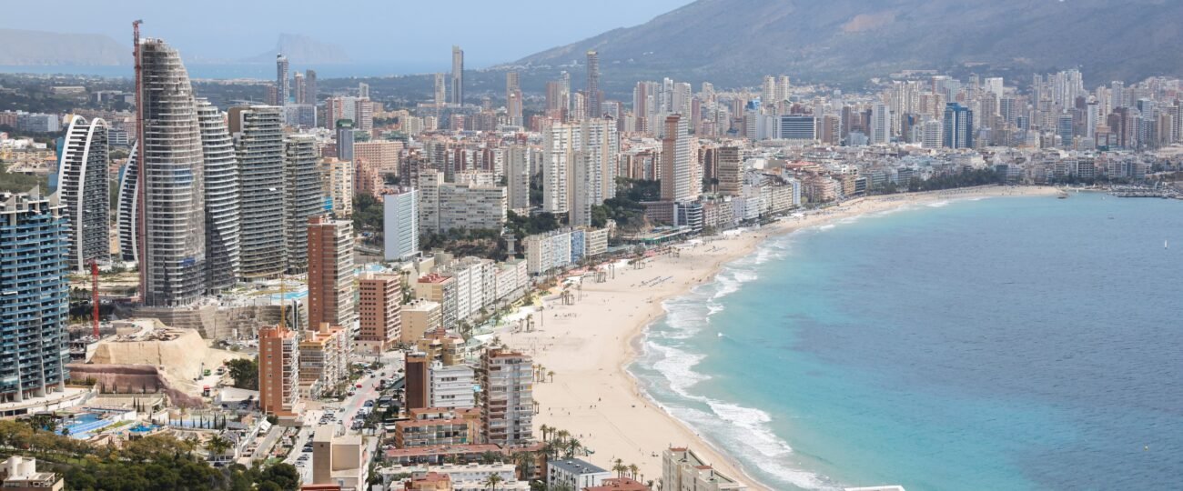 Heridas siete personas al derrumbarse parte del techo de un hotel en Benidorm