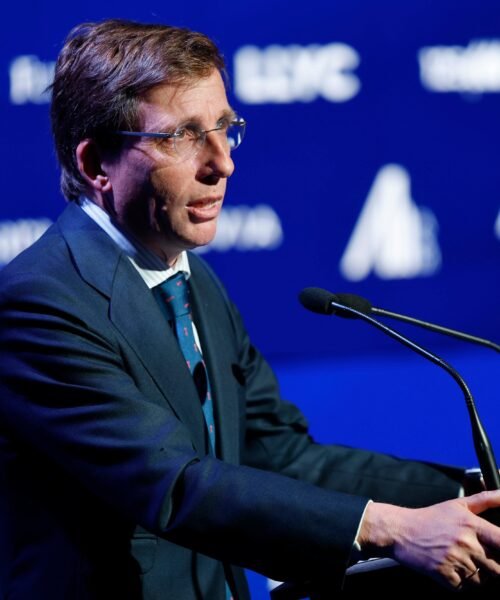 Almeida advierte de que devolverá la tasa de basuras solo en aquellos casos en los que lo permita la ley