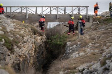 La jueza del desplome de la pasarela de Santander imputa seis delitos de homicidio a tres funcionarios de Costas