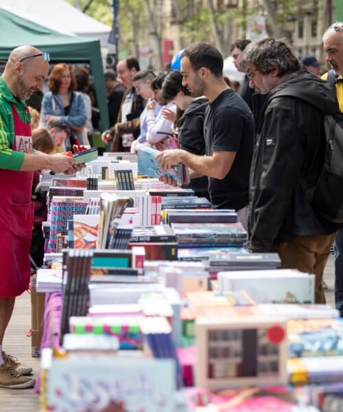 Sant Jordi se traslada al Portal de l’Àngel y la Catedral para sortear las obras de las Ramblas