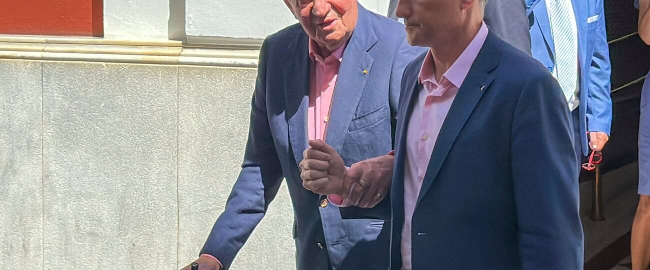 El rey emérito regresa a España para acudir a la corrida de toros inaugural de la temporada de Sevilla con Morante