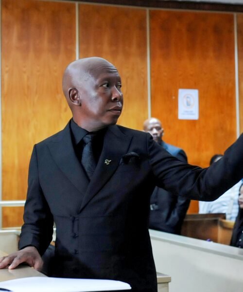 Un tribunal de Sudáfrica condena al opositor Julius Malema a cinco años de cárcel por disparar un rifle al aire en un mitin