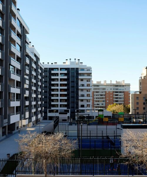 La jueza del pelotazo de las viviendas protegidas de Alicante cita como investigadas a la exedil de Urbanismo y a otras 14 personas