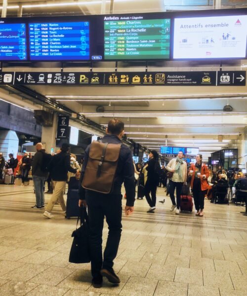 Al menos un muerto y decenas de heridos en la colisión de un tren de alta velocidad con un camión militar en Francia