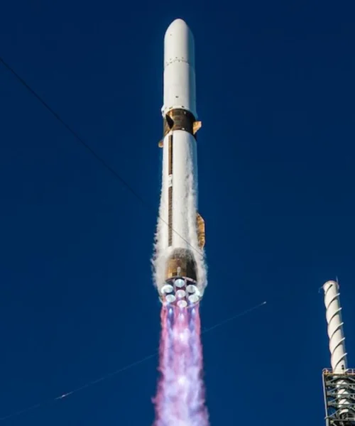 ¿Fin del dominio de SpaceX? Blue Origin reutilizará por primera vez el New Glenn este domingo