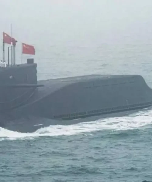 China desarrolla un cristal que acerca la navegación sin GPS en submarinos y misiles