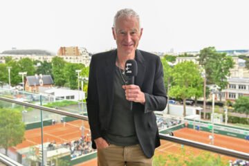 John McEnroe: «Todos rezamos para que Alcaraz vuelva sano; me asusta pensar en esa lesión»