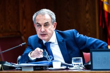 El juez atribuye a Zapatero la orden de crear una sociedad en Dubái para cobrar una comisión por el rescate de Plus Ultra