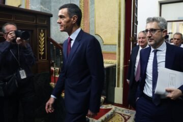Última hora de la actualidad política, en directo | Sánchez solicita una comparecencia en el Congreso para hablar de los escándalos judiciales que afectan al PSOE