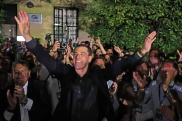 Resultados y reacciones políticas tras las elecciones de Andalucía en directo | Vox sostiene que no va a pedir “sillones”, sino que “la prioridad nacional sea una realidad”
