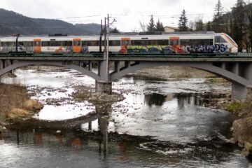 El Parlament aprueba multas de hasta 900.000 euros para los grafiteros de trenes
