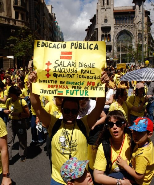 El Govern catalán plantea un aumento del complemento de tutores y más plantilla para frenar la huelga educativa