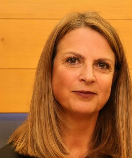 MARÍA INMACULADA LÓPEZ CARRILLO REFLEXIONA SOBRE LA AUSENCIA, EL AFECTO Y LOS VALORES HUMANOS EN SU DEBUT LITERARIO ‘UNA VIDA SIN VERTE’