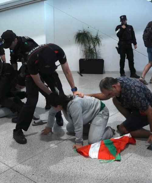 El consejero de Seguridad vasco “lamenta” las cargas de la Ertzaintza a activistas de la Flotilla, pero habla de “provocaciones”