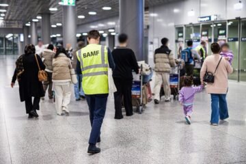 La Unión Europea se acerca a los talibanes para sumarlos a su campaña para aumentar las deportaciones