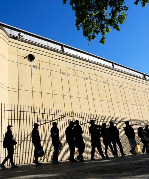 Barcelona atiende a más de 47.000 inmigrantes desde el inicio de la regularización
