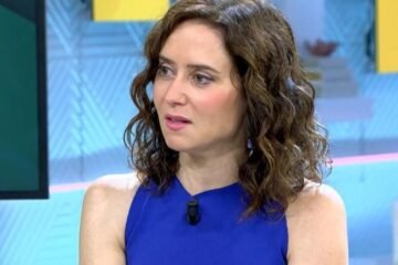 A Isabel Díaz Ayuso le sigue gustando mucho la fruta: «Sánchez, eres un sivergüenza»