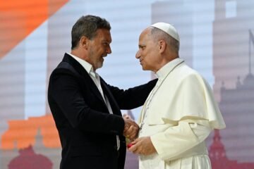 Resumen del día 2 de la visita del papa León XIV a España: misa multitudinaria en Cibeles, flamenco y la oda al arte de Antonio Banderas