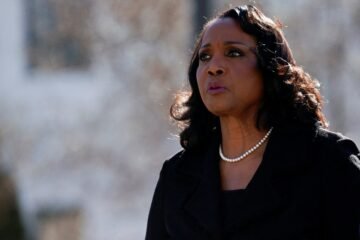 El Tribunal Supremo de EE UU impide la maniobra de Trump de despedir a Lisa Cook en su intento de socavar la independencia de la Fed