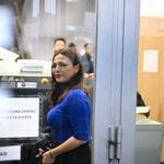 Elisa Mouliaá acude a declarar por la querella de Errejón tras la orden del juez de detenerla