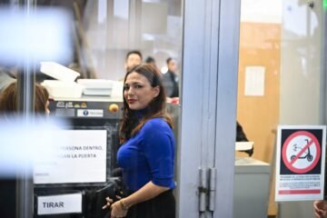 Elisa Mouliaá acude a declarar por la querella de Errejón tras la orden del juez de detenerla