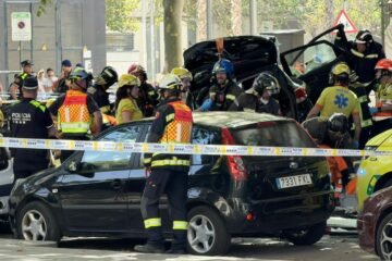 Dos muertos en un accidente de tráfico en Barcelona provocado por un coche que huía de los Mossos