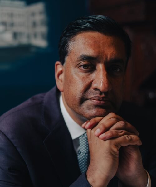 Ro Khanna, el demócrata al que Elon Musk quiere en la cárcel: “El dinero tiene secuestrada la política en Estados Unidos”