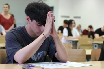 Suspenso masivo en Matemáticas en la selectividad catalana: “Eran ejercicios muy largos”