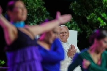Visita del papa León XIV, en directo | El Papa llama a “entramar una sociedad renovada donde la cultura custodie la memoria y favorezca el diálogo”