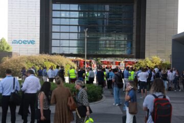 Teletrabajo para los empleados de la Torre Moeve de Madrid tras el incendio en el edificio