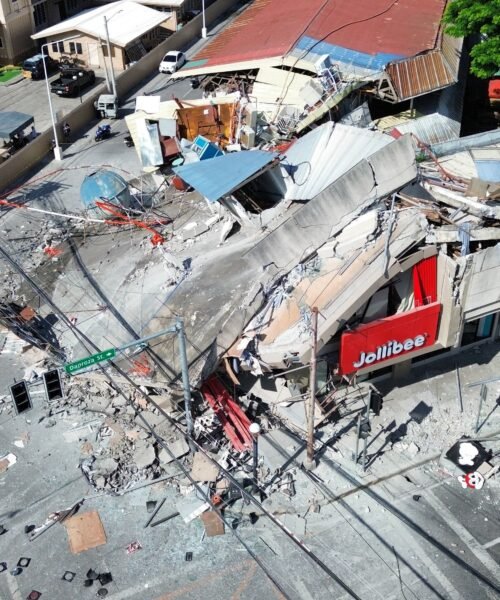 Un terremoto en Filipinas mata al menos a 32 personas y obliga a evacuar la costa de Mindanao por alerta de tsunami