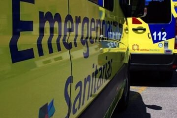Muere un ciclista de 80 años al chocar contra un camión en una carretera de León