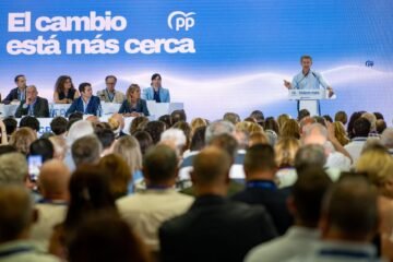 Feijóo apela en Barcelona a dejar atrás el ‘procés’: “Como la mayoría de los catalanes, nosotros también queremos pasar página”